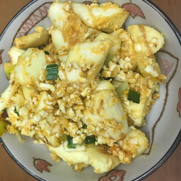 鹹蛋炒茭白筍：Apple 一起做