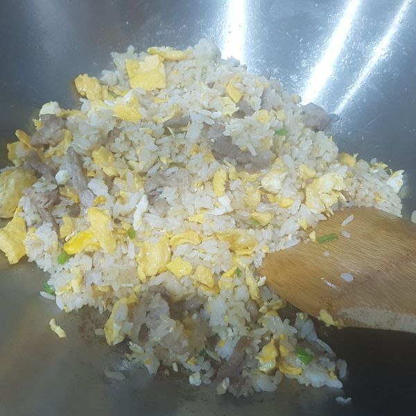 肉絲蛋炒飯 : Yen Ting Chen一起做