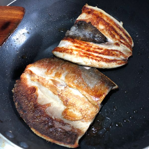 鹽味香煎虱目魚肚~極簡兩步驟下酒便當菜：荷馬志 一起做