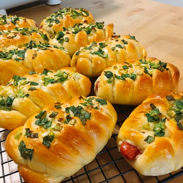 熱狗蔥花麵包：咕咕雞 一起做