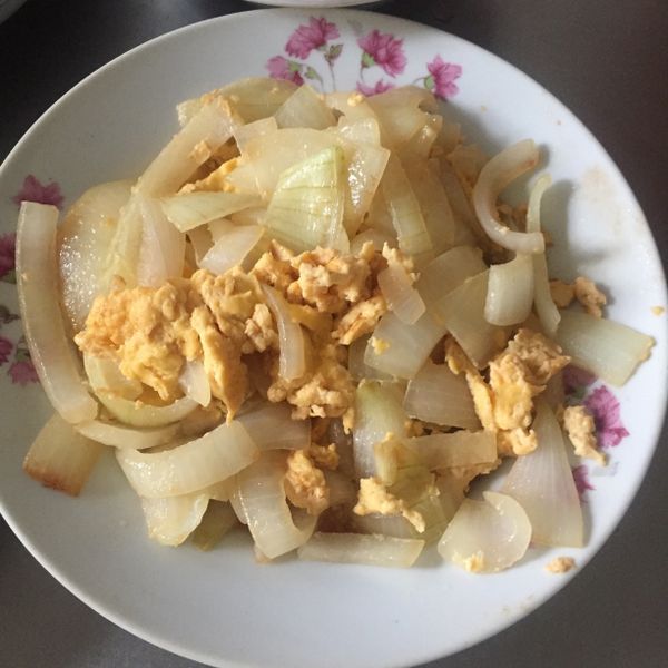 快速上菜-洋蔥炒蛋 : 红苹果🍎一起做