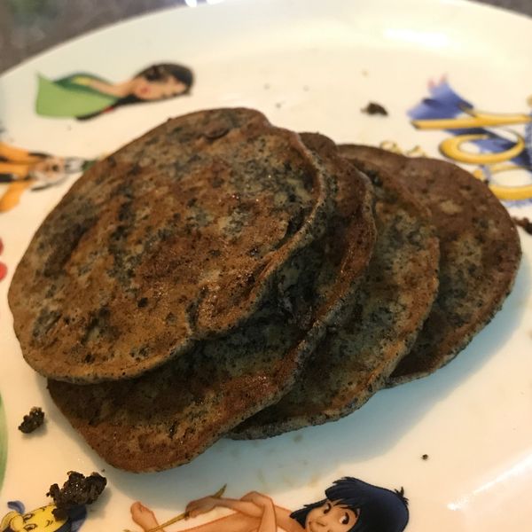 寶寶食譜-無粉無糖無油，芝麻香蕉鬆餅：Landy Liu 一起做