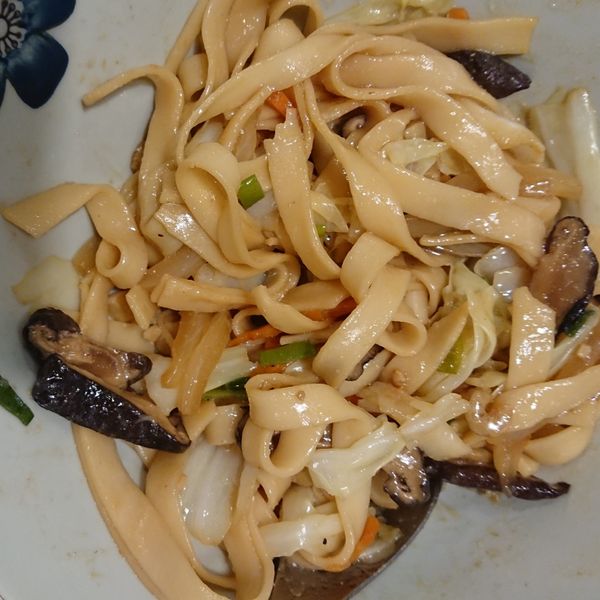 古早味高麗菜炒麵：Elsa 一起做