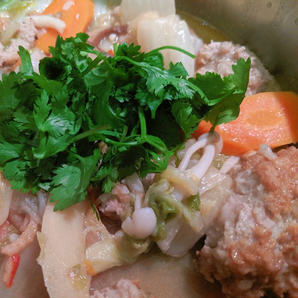 砂鍋燉獅子頭白菜 : Wendy Z. Wang一起做