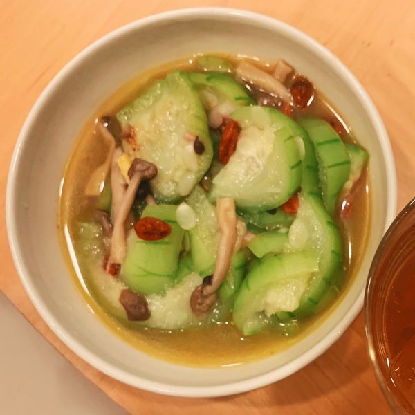 枸杞炒絲瓜：Lucca Chung 一起做