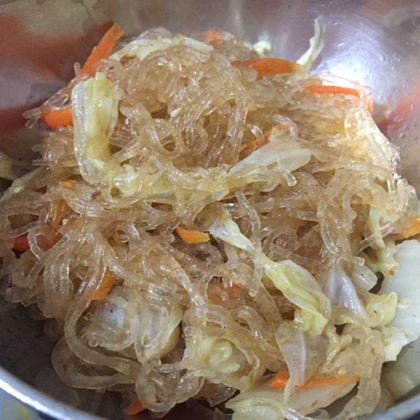 沙茶白菜炒冬粉 : 红苹果🍎一起做