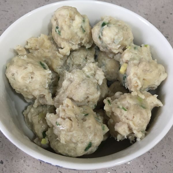 日式火鍋料 用果汁機做 雞腿肉丸子：sakura 一起做