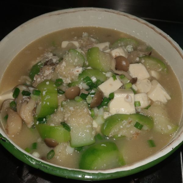 清爽美味的絲瓜鹹蛋豆腐羹：放空白 一起做