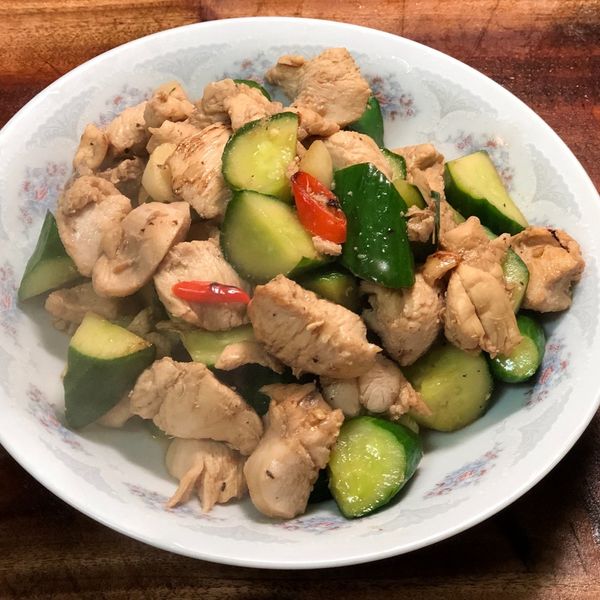 快速辣炒黃瓜雞丁 : 蘇子玲一起做
