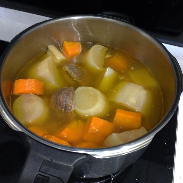 清燉蘿蔔牛肉湯（WMF快力鍋） : stevehung一起做