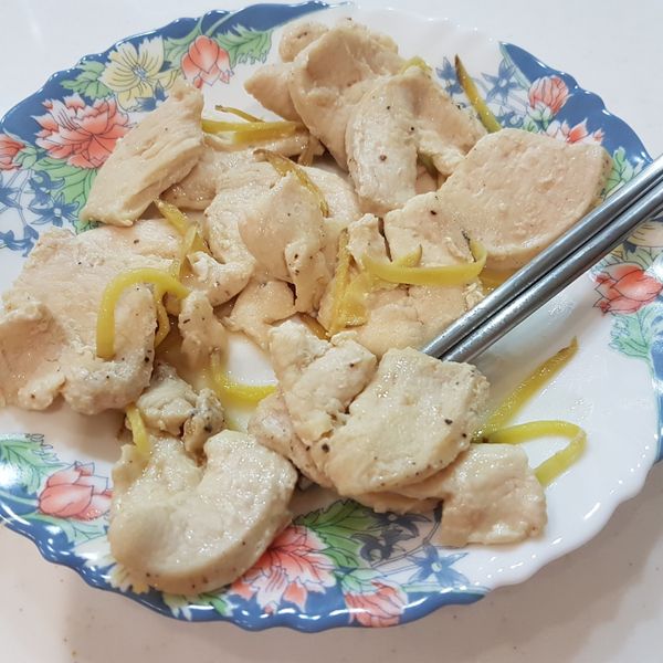 低脂嫩雞胸料理《薑絲炒嫩雞胸》：小銘 一起做