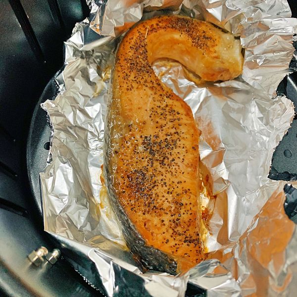 海鹽烤鮭魚💥家常菜
氣炸鍋15分鐘搞定：梅子媽媽 一起做