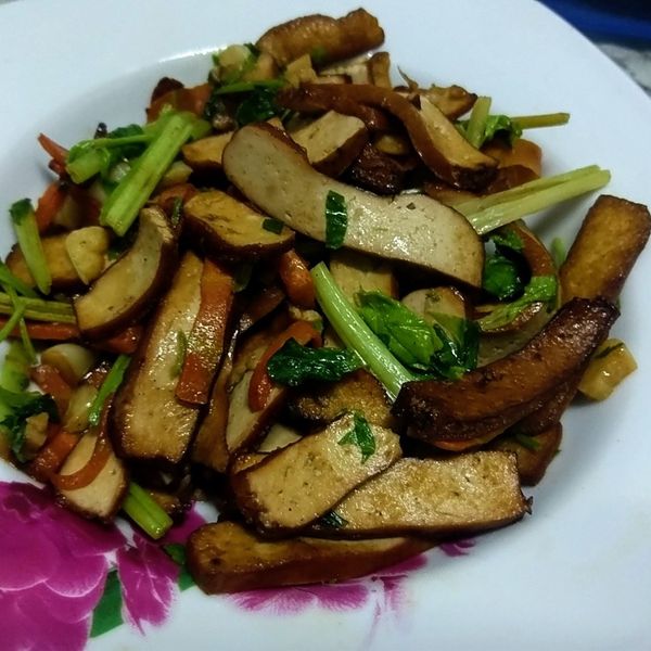 芹菜炒豆干 : 蔡慶幸一起做