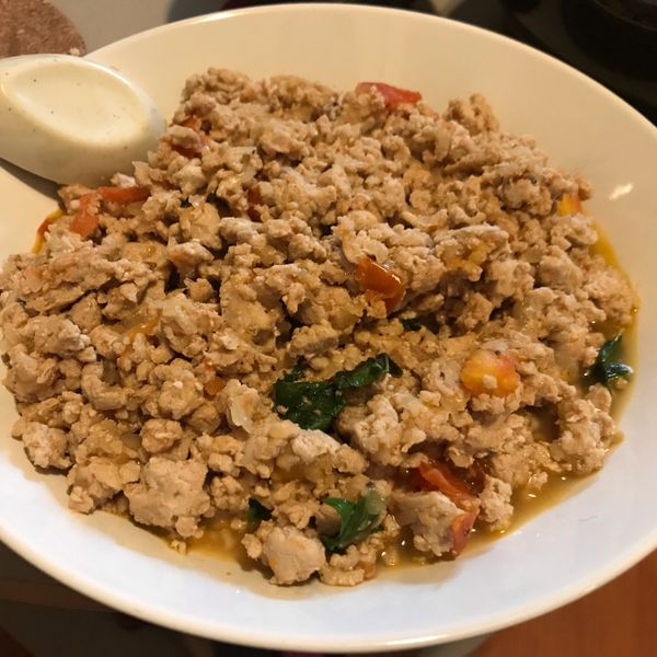 泰式打拋豬肉
快速上桌🍛家常菜。晚餐 : Sandra Bao一起做