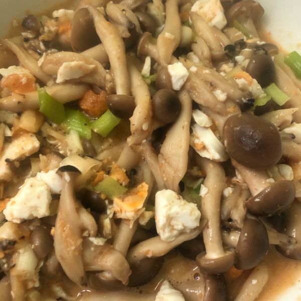 低碳低卡~鹹蛋金沙鴻禧菇：Angie 一起做