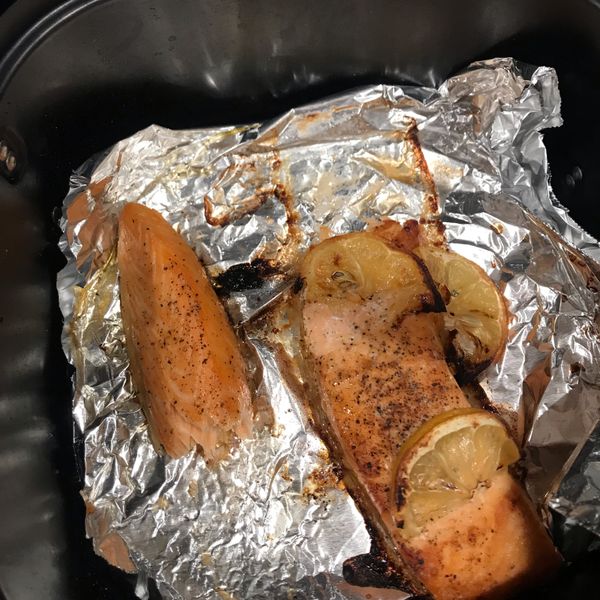 海鹽烤鮭魚💥家常菜
氣炸鍋15分鐘搞定：高橋柒柒🍳 一起做