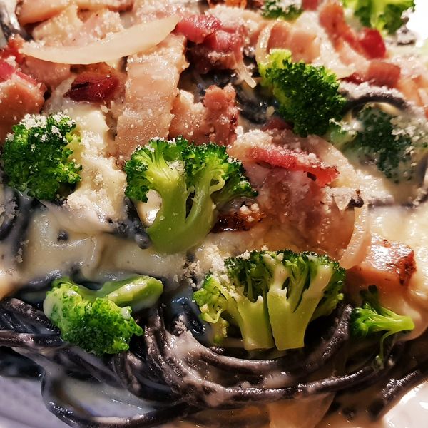 蒜香白醬培根菇菇義大利麵：安妮 一起做