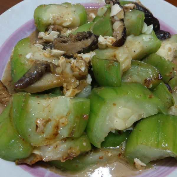 鹹蛋炒絲瓜 : 小妹子一起做