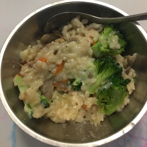 一鍋到底~簡易奶油蘑菇燉飯(影片教學) : 我只是個學習者一起做