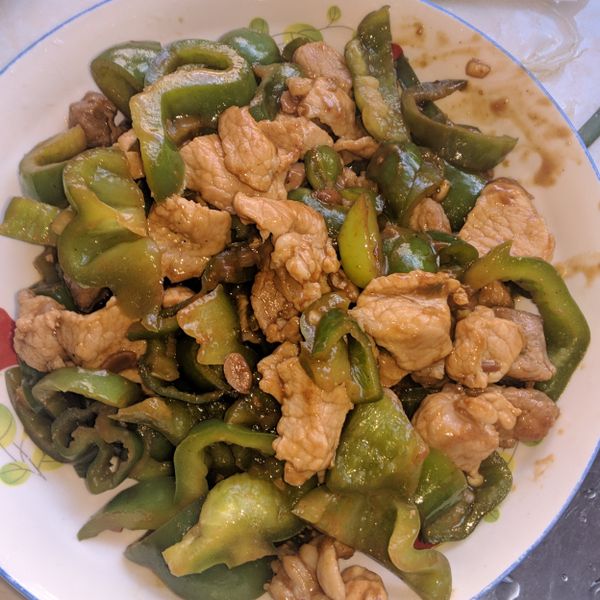 辣炒松阪豬：芋頭 一起做