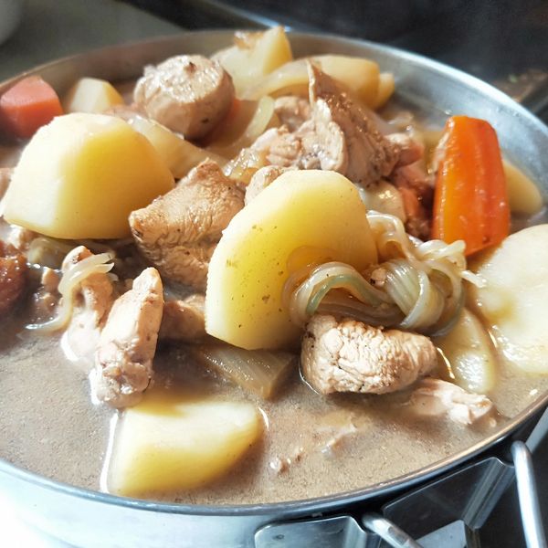 日式馬鈴薯燉雞腿肉：Ruby Hung 一起做