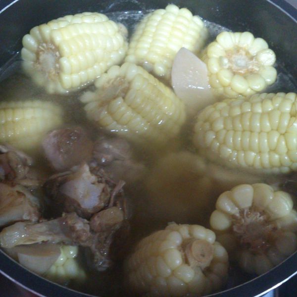 品靚上菜-排骨玉米湯 : Summer一起做