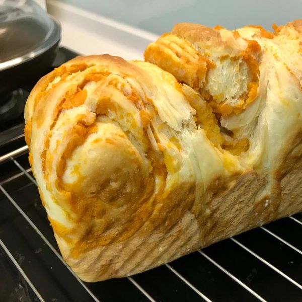 地瓜鮮奶辮子吐司 : Lucy  Lu一起做