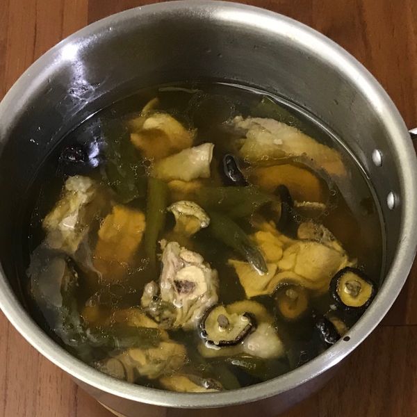 簡易剝皮辣椒雞湯：ayanyan 一起做