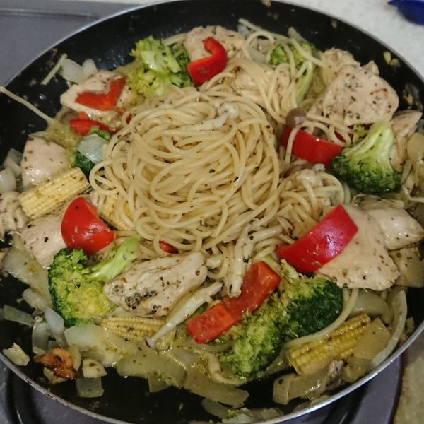 青醬雞肉義大利麵 : 程小婷一起做