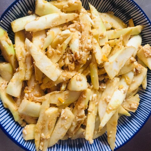 鹹蛋炒茭白筍 : 红苹果🍎一起做