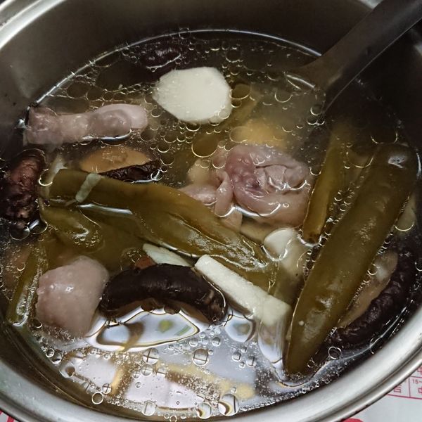 簡易剝皮辣椒雞湯 : 程小婷一起做