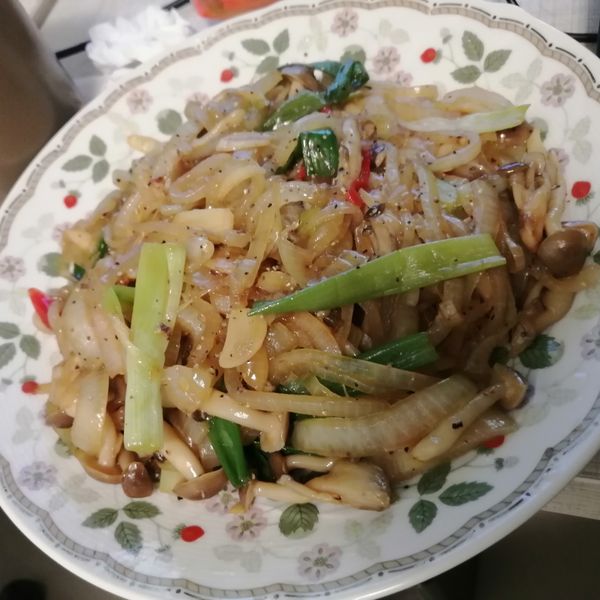 洋蔥炒菇 : 椎名咲一起做