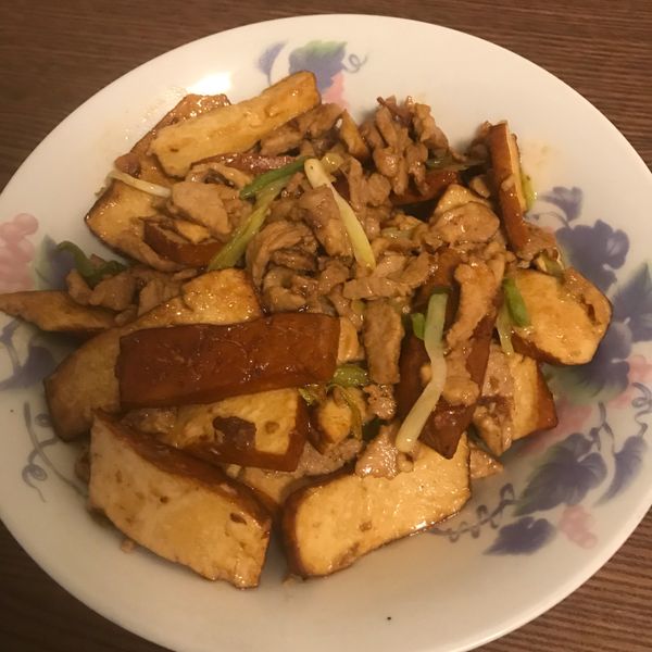 豆干炒肉絲：chia 一起做