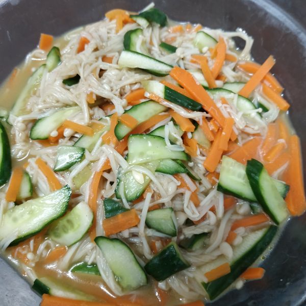 涼拌金針菇～全素：安琪 一起做