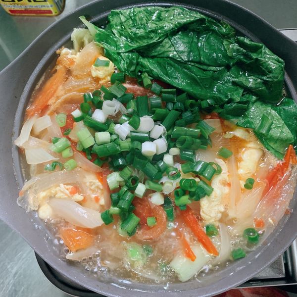 蕃茄洋蔥蛋花湯：Lucy Yan 一起做