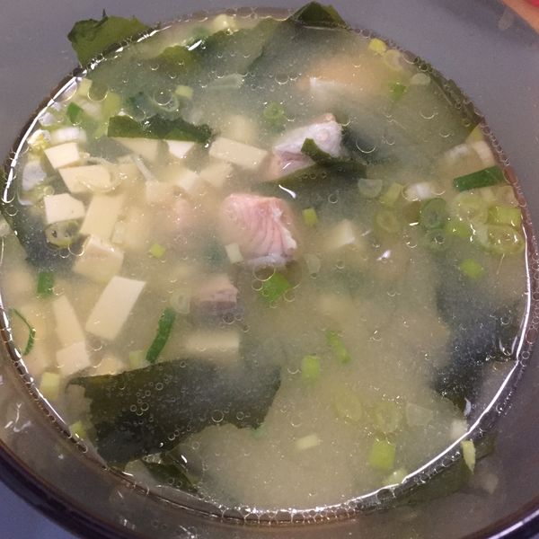 🐟鮭魚豆腐味噌湯：Penguin 一起做