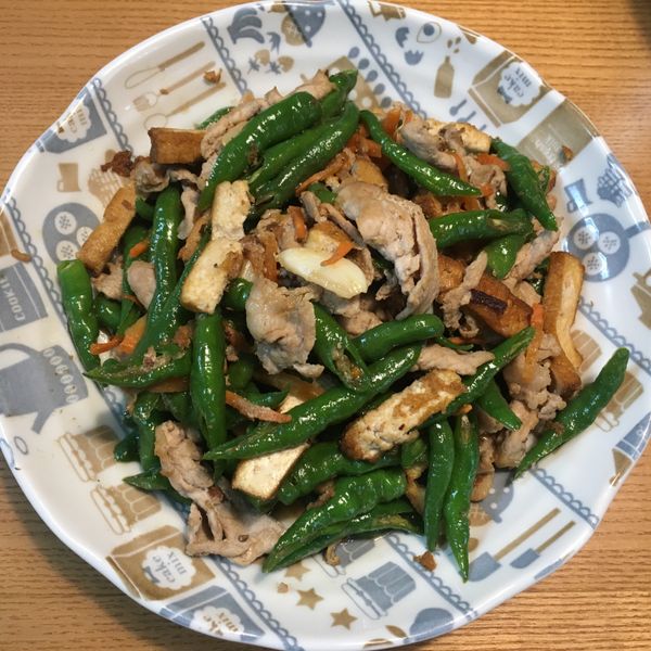 糯米椒炒松阪豬：菜菜子愛下廚 一起做