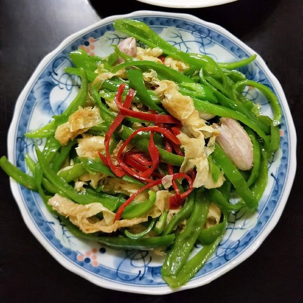 【黑鼎健康料理】豆皮炒三椒：愛倫廖 一起做