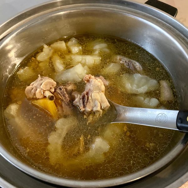 鳳梨苦瓜雞湯：Yufang Lu 一起做