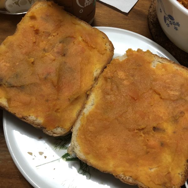 地瓜泥蛋沙拉三明治：Helen 一起做