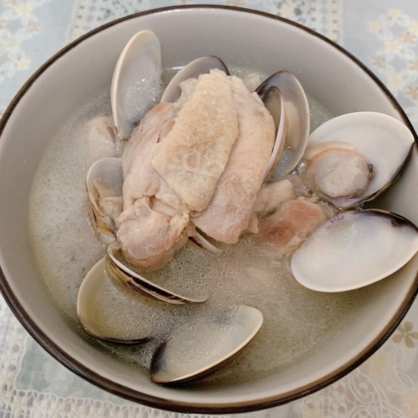 蒜頭蛤蜊雞湯（白湯） :  蔡一起做