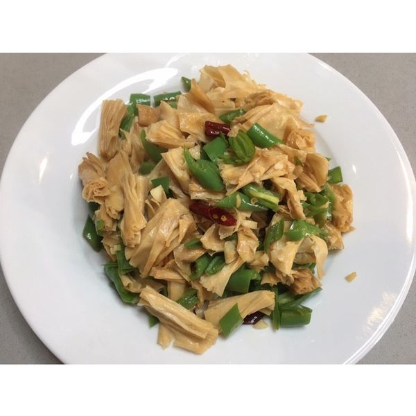 小青椒炒腐竹：Nicole Yu 一起做