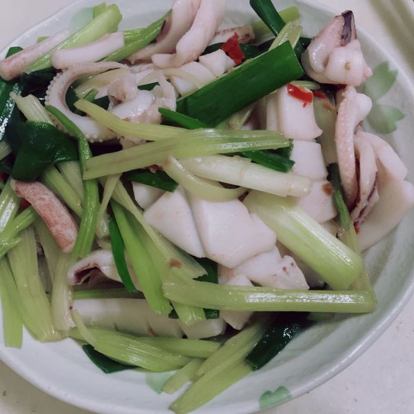蔥爆芹菜炒花枝 : Joe Chu一起做