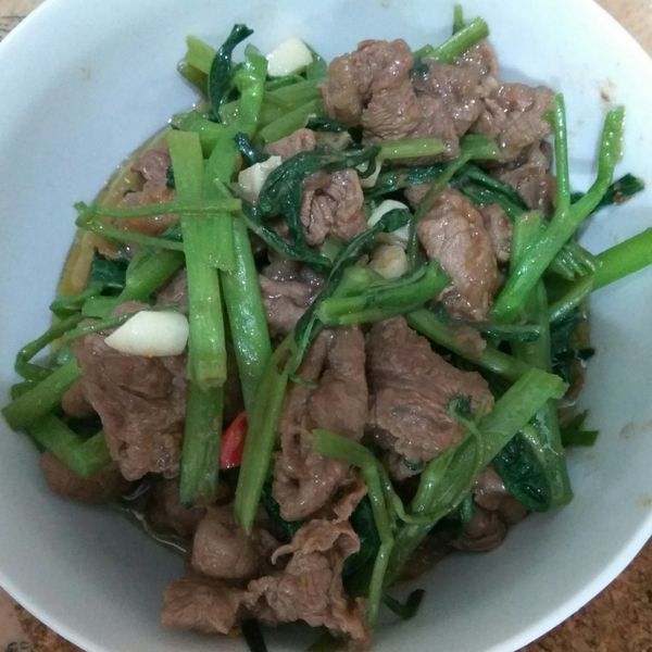 沙茶牛肉炒空心菜 : 周小敏一起做