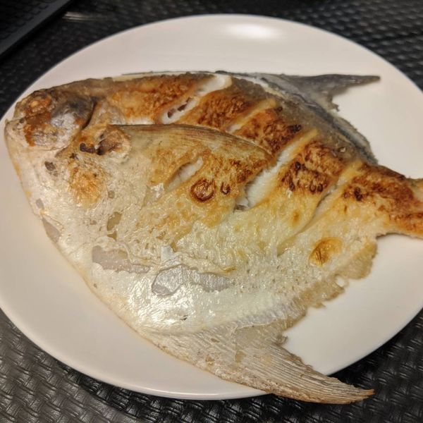 乾煎白鯧魚 : Betty Cheng一起做