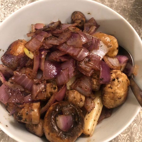 香煎蘑菇佐綠蘆筍洋蔥：呂宜珊 一起做