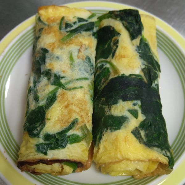 菠菜玉子燒：chao 一起做