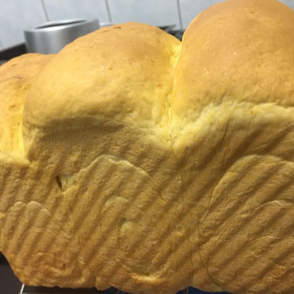 蜂蜜紅蘿蔔吐司一條：鍾小芳 一起做