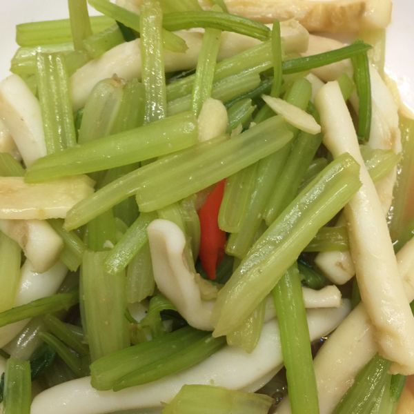 蔥爆芹菜炒花枝 : IVY Chen一起做