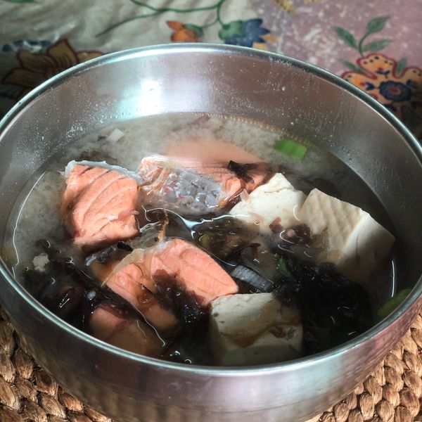 🐟鮭魚豆腐味噌湯：RouGing Wen 一起做